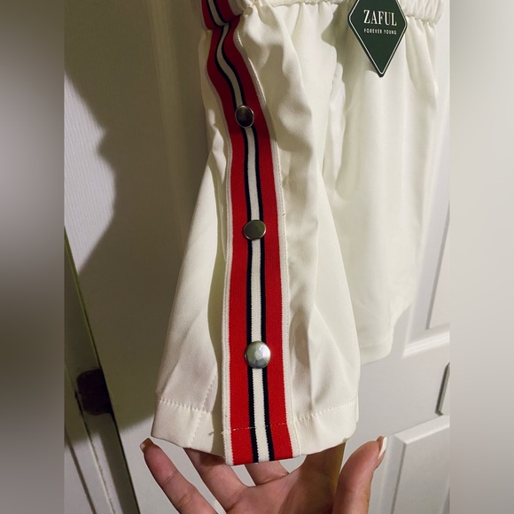 Zaful side button up romper (brand new with tags) - Picture 4 of 4